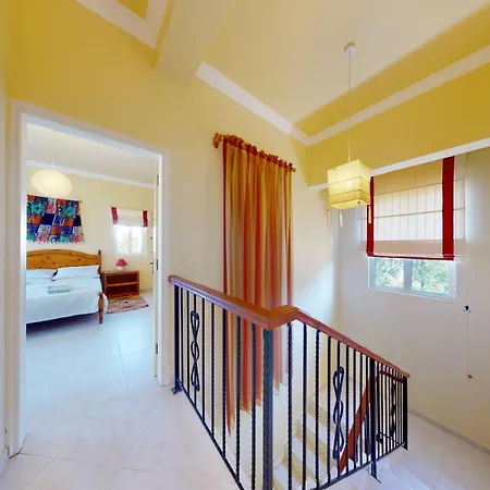 Villa Well House